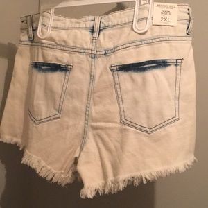 American Bazi Shorts - Denim distressed short American Bazi Shorts - Denim distressed short